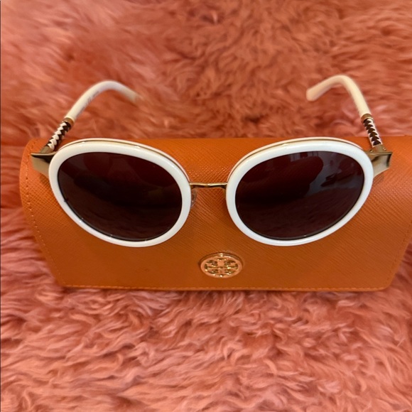Tory Burch White-Rimmed Sunglasses with Orange Case - Picture 4 of 6